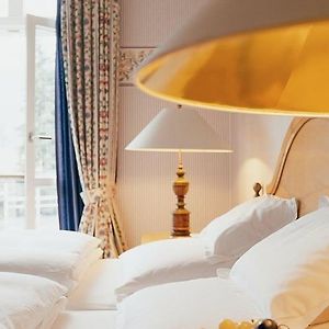Zimmer mit Kingsize-Bett